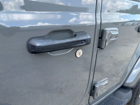 Used 2022 Jeep Wrangler Unlimited Sahara AWD/4WD image 14