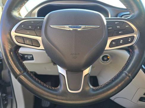 Used 2019 Chrysler Pacifica Touring-L Plus w/ Advanced Safetytec Group FWD image 36