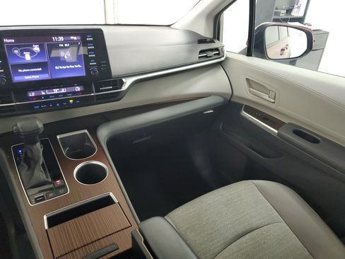 Certified 2023 Toyota Sienna LE FWD image 18