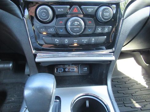 Used 2019 Jeep Grand Cherokee Laredo w/ Security & Convenience Group AWD/4WD image 23
