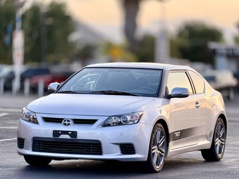 Used 2013 Scion tC FWD image 3