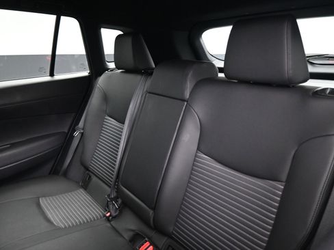 Used 2024 Toyota Corolla Cross XSE image 18