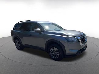 Used 2025 Nissan Pathfinder SV FWD video 2