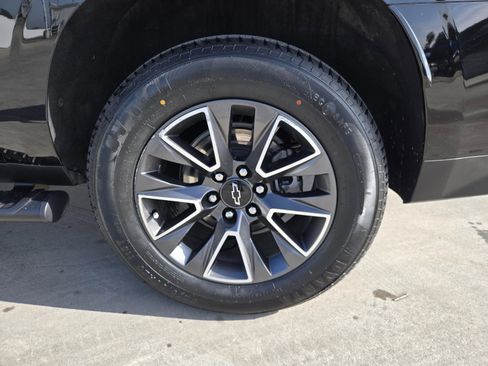 Used 2024 Chevrolet Suburban Z71 w/ Luxury Package image 33