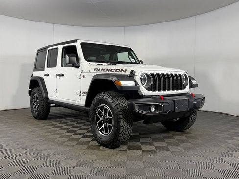 Certified 2025 Jeep Wrangler Unlimited Rubicon w/ Convenience Group AWD/4WD image 4