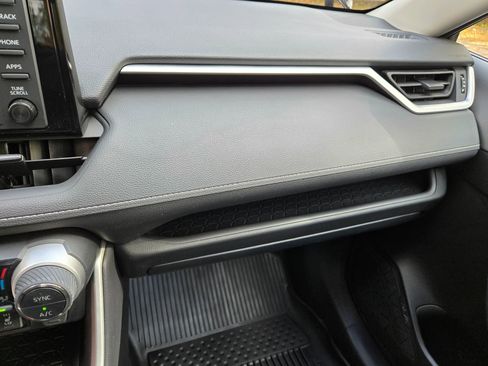 Used 2022 Toyota RAV4 XLE image 26