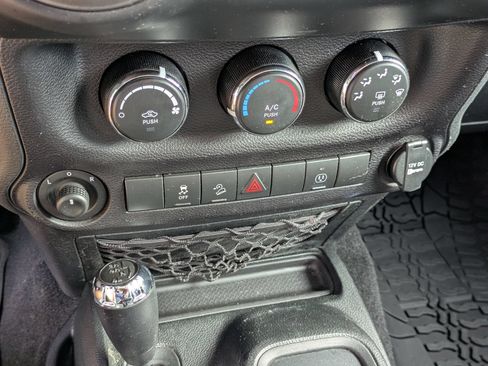 Used 2018 Jeep Wrangler Unlimited Sport AWD/4WD image 23