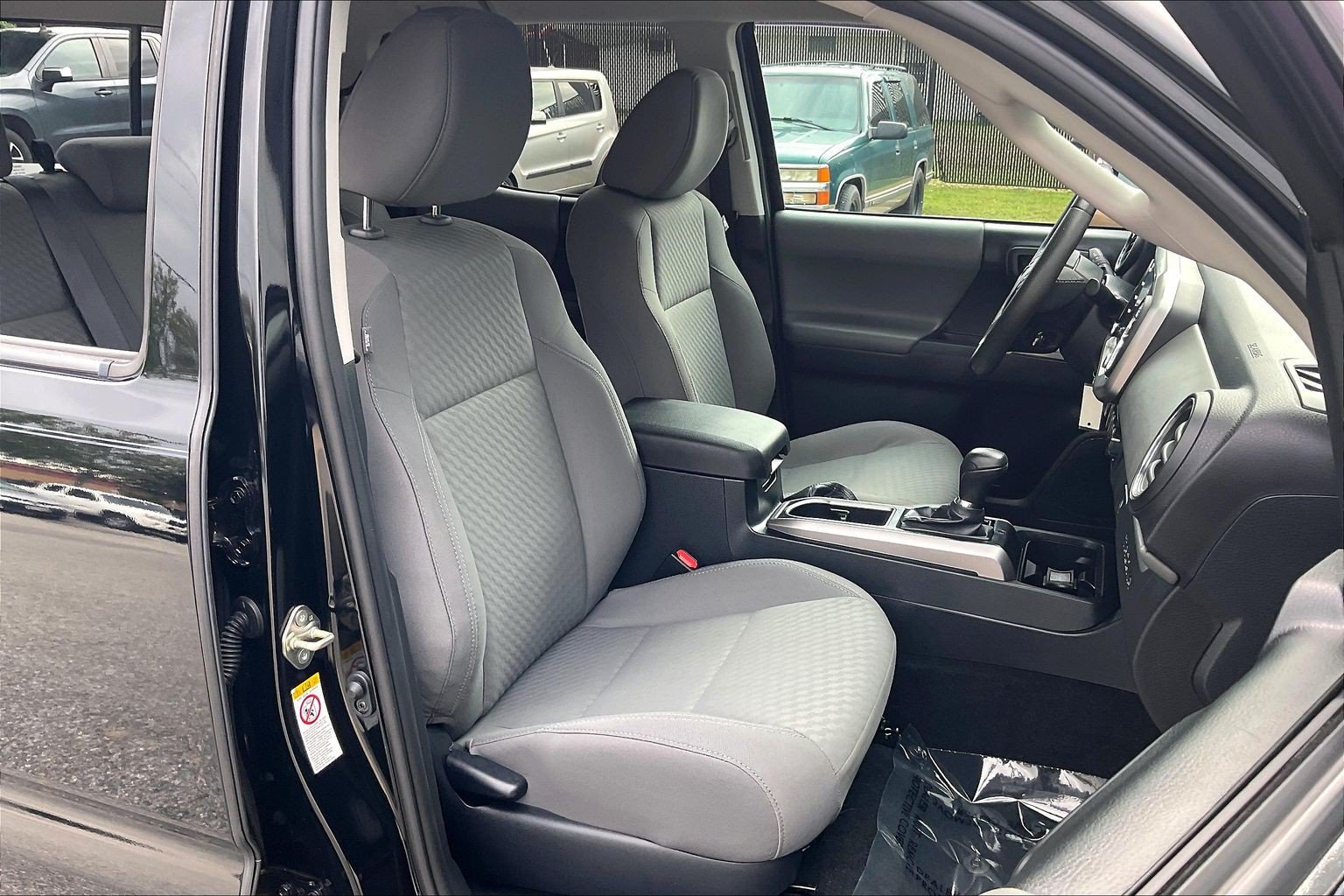 Used 2020 Toyota Tacoma SR5 AWD/4WD image 9