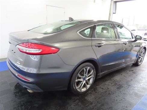 Used 2019 Ford Fusion SEL image 16