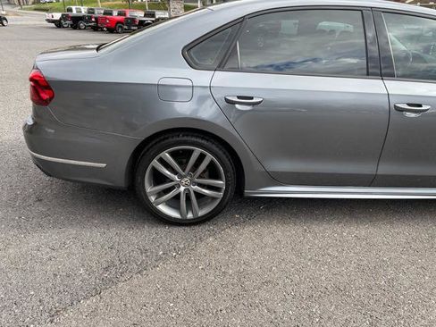 Used 2018 Volkswagen Passat 2.0T R-Line image 8