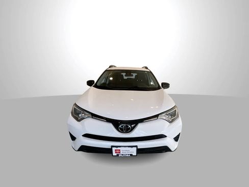 Used 2018 Toyota RAV4 LE image 3