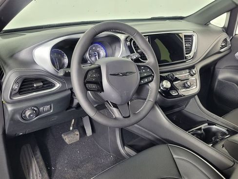 New 2026 Chrysler Pacifica Limited w/ S Appearance Package image 14