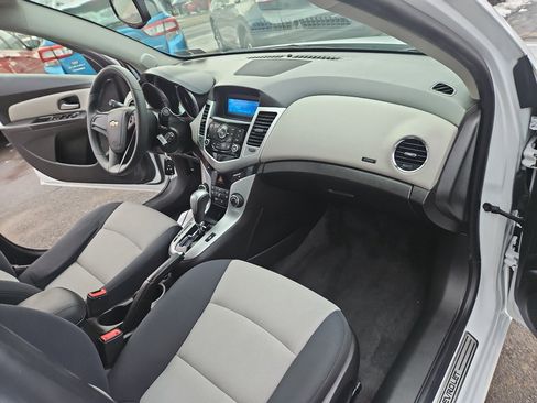 Used 2015 Chevrolet Cruze LS image 15