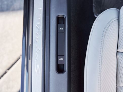 Used 2022 Porsche 911 Turbo S image 31