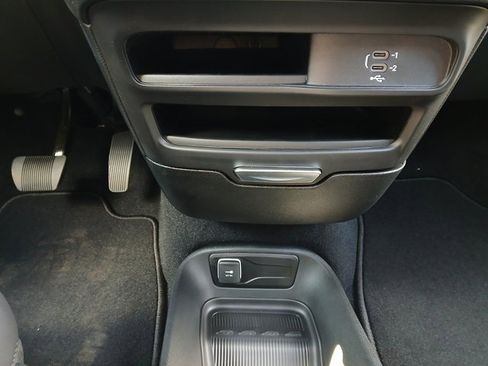 New 2026 Chrysler Voyager LX image 17