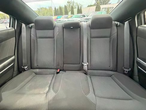 Used 2019 Dodge Charger SXT RWD image 17