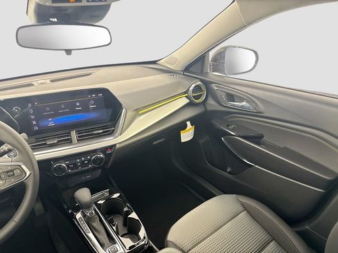 New 2026 Chevrolet Trax LT w/ Midnight Edition FWD image 23