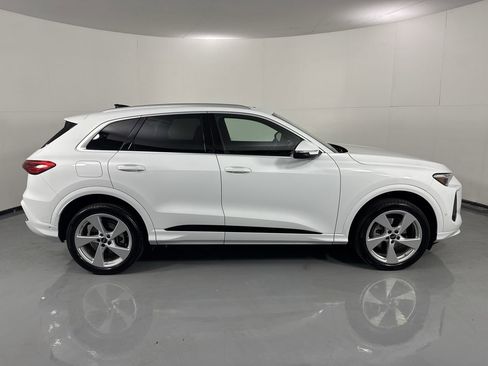 Used 2025 Audi Q5 Premium Plus w/ Premium Plus image 38