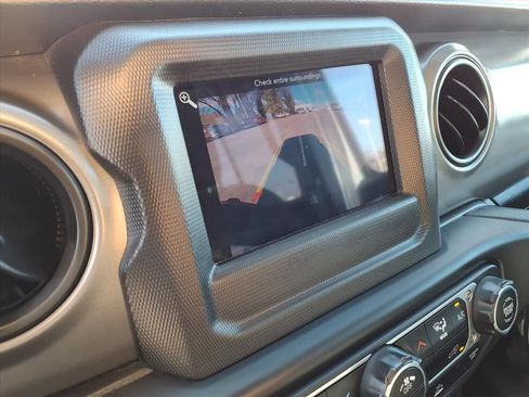 Used 2023 Jeep Gladiator Sport image 24