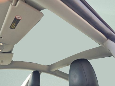 Used 2021 Tesla Model 3 Standard Range Plus image 8