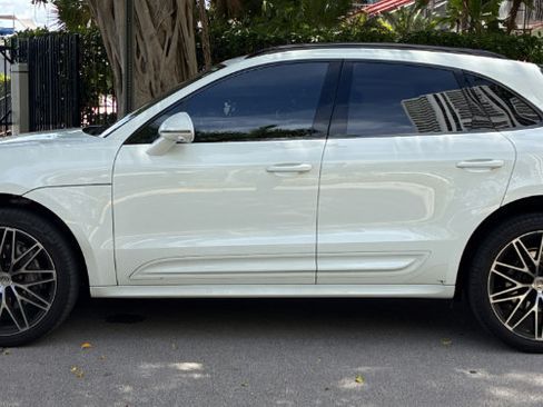 Used 2023 Porsche Macan AWD/4WD image 2
