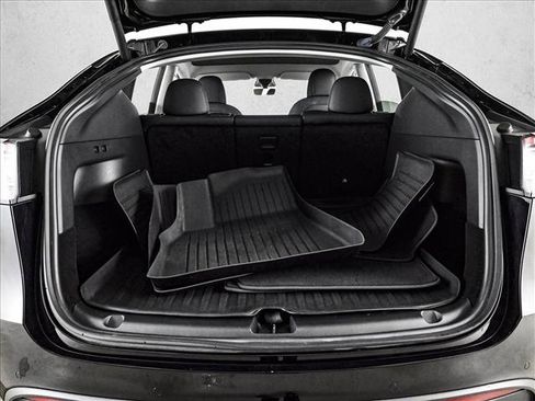 Used 2022 Tesla Model Y Performance image 6