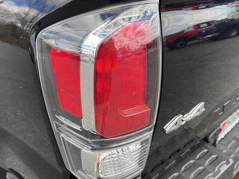 Used 2023 Toyota Tacoma Limited AWD/4WD image 10