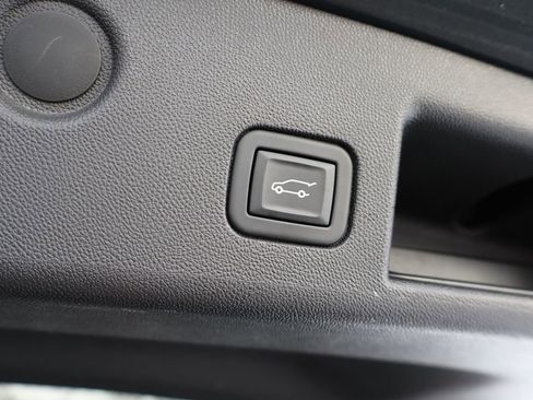 Used 2023 Chevrolet Equinox LT image 34