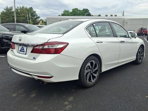 Used 2017 Honda Accord EX-L image 6
