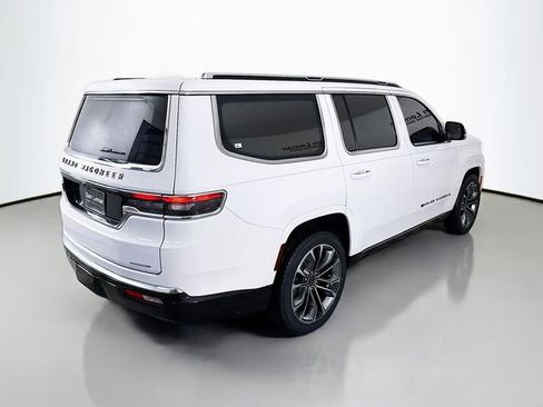 Used 2023 Jeep Grand Wagoneer Series III image 7