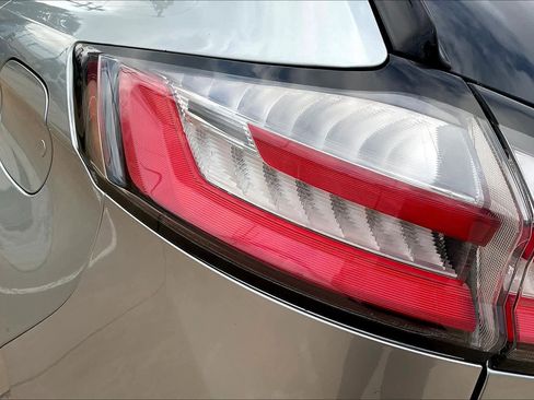 Used 2024 Ford Edge Titanium image 25