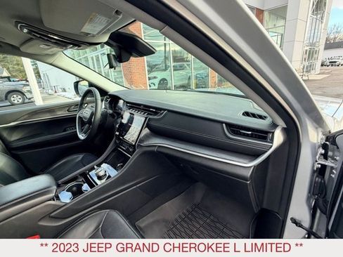 Used 2023 Jeep Grand Cherokee L Limited w/ Luxury Tech Group II image 9
