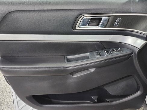 Used 2016 Ford Explorer XLT AWD/4WD image 13