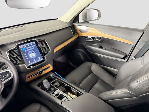 Certified 2023 Volvo XC90 B5 Plus w/ Protection Package Premier image 25