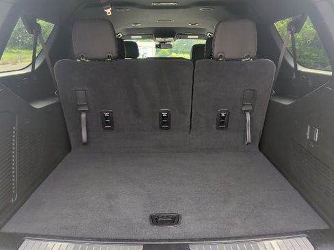 Certified 2025 Chevrolet Suburban Z71 AWD/4WD image 11