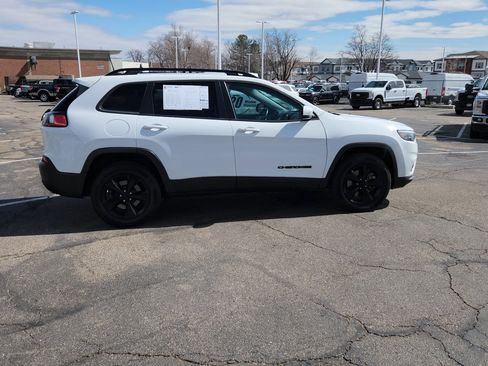 Used 2019 Jeep Cherokee Altitude image 15