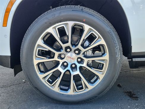 New 2026 GMC Yukon XL Denali w/ Denali Reserve Package image 7