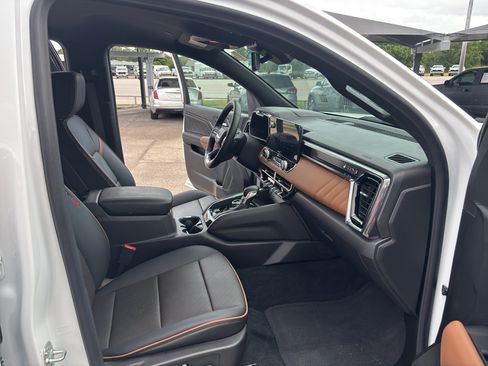 New 2025 GMC Canyon AT4 w/ LPO, Off Road Lift Package AWD/4WD image 17