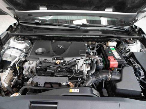 Used 2018 Toyota Camry XLE FWD image 30