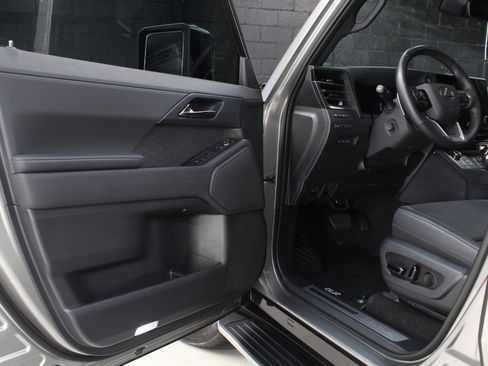 Used 2025 Lexus GX 550 w/ Cold Area Package AWD/4WD image 27