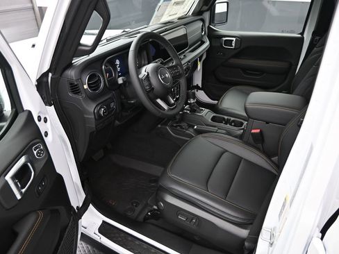 New 2026 Jeep Gladiator Sport AWD/4WD image 9