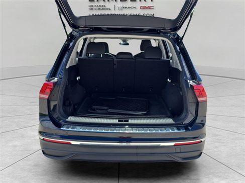 Used 2023 Volkswagen Tiguan SE w/ Panoramic Sunroof Package AWD/4WD image 13
