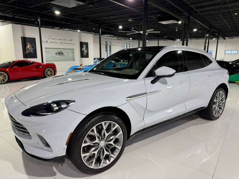 Used 2021 Aston Martin DBX image 3