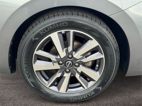 Used 2023 Nissan Versa SV image 7