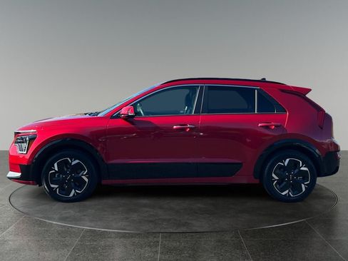 Used 2023 Kia Niro Wave w/ Wave Preserve Package FWD image 5