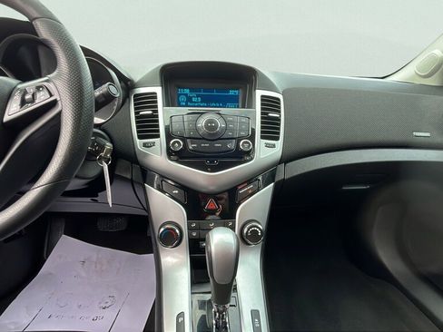 Used 2016 Chevrolet Cruze LT image 10