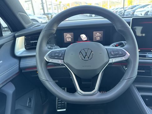 New 2026 Volkswagen Tiguan SE R-Line FWD image 18