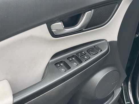 Used 2023 Hyundai Kona Limited image 11