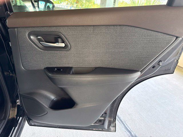 Used 2021 Nissan Rogue SV FWD image 14