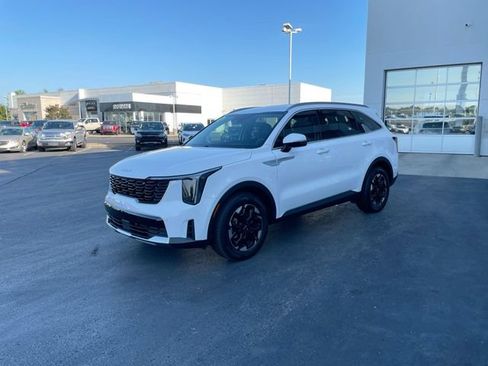 Used 2026 Kia Sorento S FWD image 2